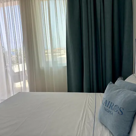 Kairos Luxury & Pool 4*