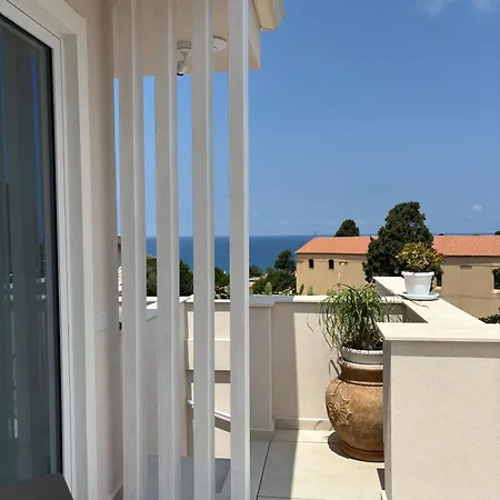 Kairos Luxury & Pool 4*