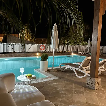 Kairos Luxury & Pool 特罗佩阿